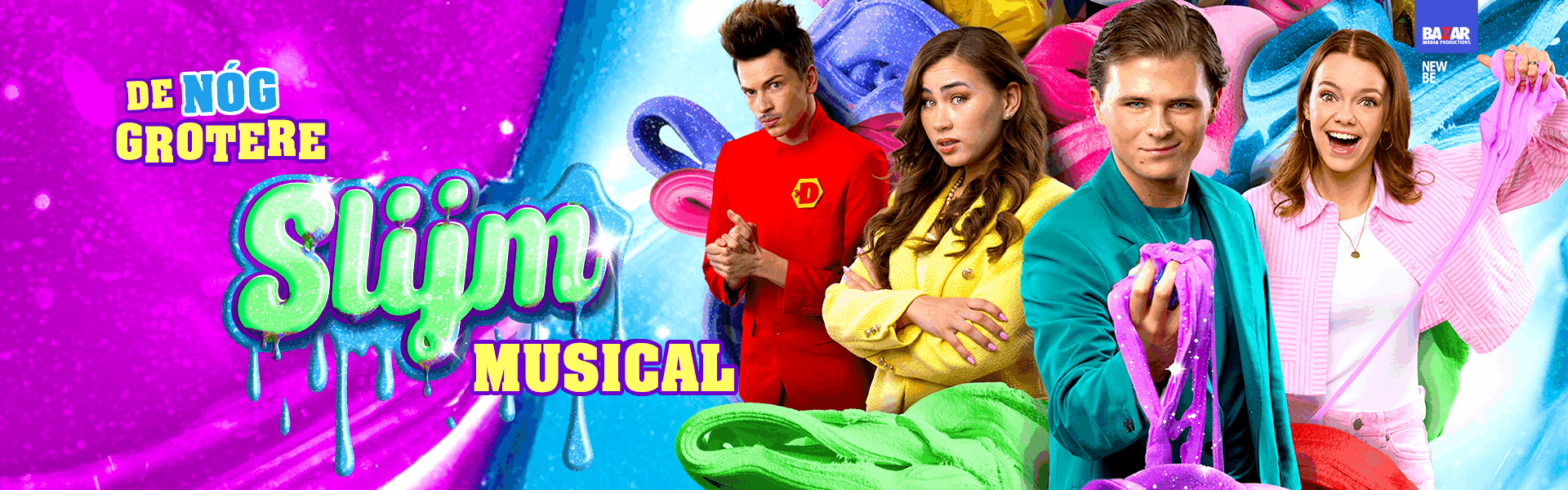 Afbeelding van de cast van de "Slijm Musical" in kleurrijke outfits, met een achtergrond van slijk en felle kleuren.