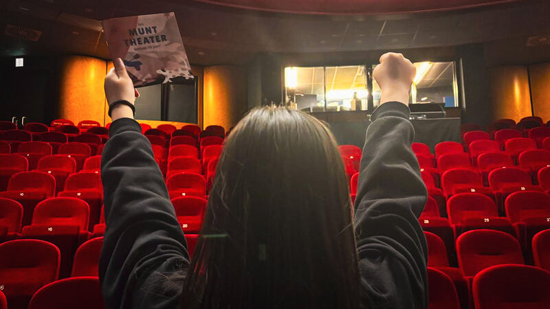 Doe de opdracht uit ons educatie boekje en win een gratis 'Bijzonder Backstage Theater Tour!'