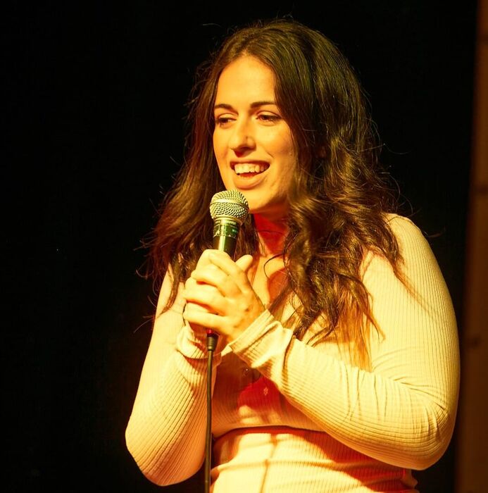 Guest MC – Zoe Ntonta
