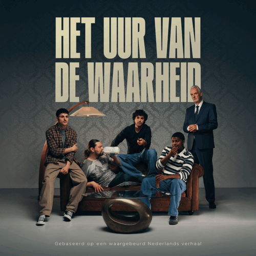 5 mannen op een oude bank