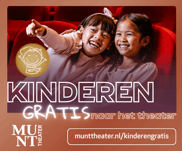 Twee lachende kinderen zitten in een theaterstoel met de tekst "Kinderen gratis naar het theater" en logo van Munt Theater.