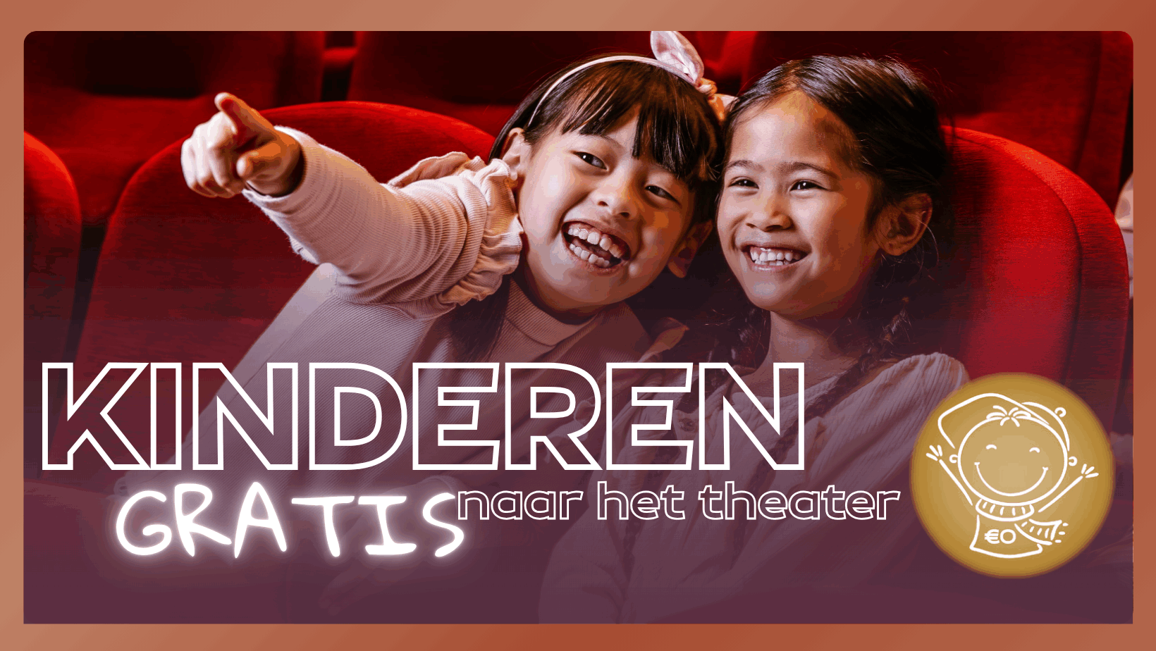 Twee lachende kinderen in een bioscoopstoel wijzen enthousiast naar het scherm, met tekst over gratis toegang voor kinderen.