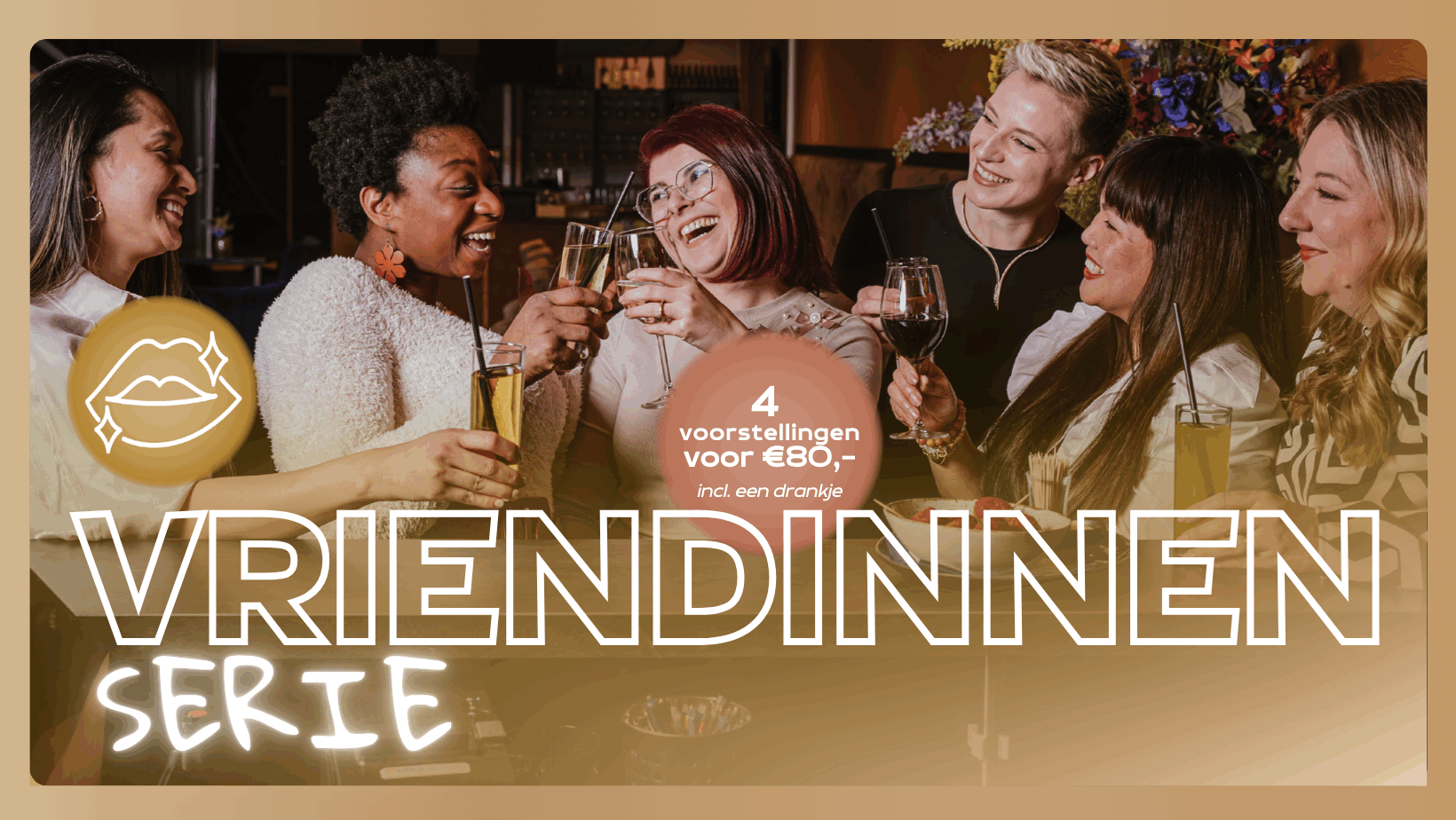 Vijf vrouwen lachen en proosten met glazen drinken tijdens een feestelijke bijeenkomst, met de titel "Vriendinnen Serie".